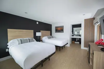 Image de Double Double Studio | The Waypoint | Great for Groups Visiting the Beach