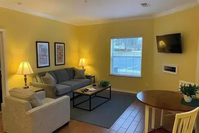 Image de Furnished Retreat with King Bedroom & Space to Relax or Entertain