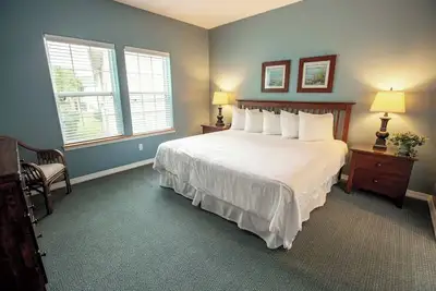 Image de Clean & Peaceful Stay with Full Kitchen Near Lakeside Trails and Shows
