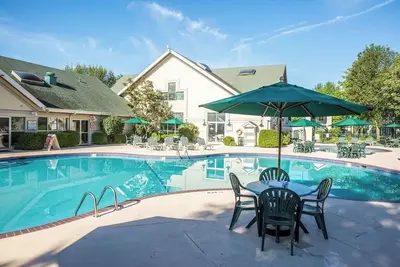 Image de Bright Gated Retreat Minutes from Attractions, Lakes & Trailheads | 2 Units