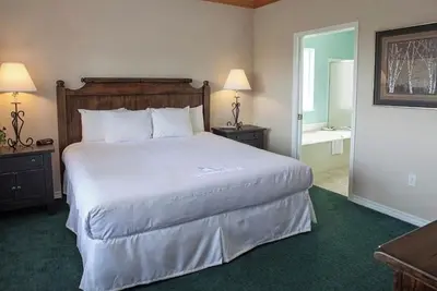 Image de Bright Stay w/ Washer, Dryer & Open Living Near Top Branson Attractions