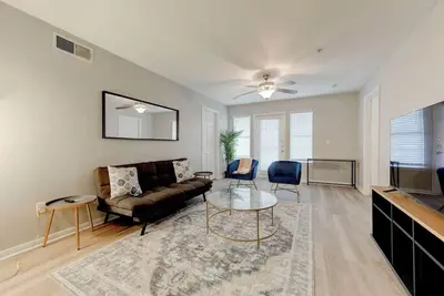 Image de Spacious apt w/hot tub & pool, pet-friendly