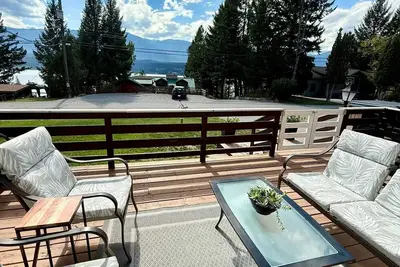 Image de Cozy Cabin | Lake/Mountain Views | Firepit | close to Beach, Golf & Skiing