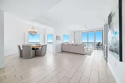 Image de Beachfront Spanish Key 301 | Steps from Flora Bama | Pools, Hot Tub, Gym & More!