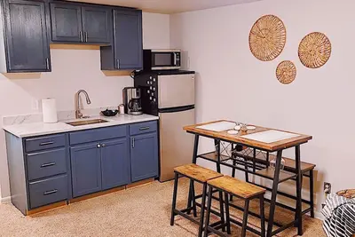 Image de Emerald City Retreat: Cozy 2brm Apartment with Backyard & Patio