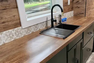 Image de Surrounded by nature, come stay in this 2 bedroom private, serene location