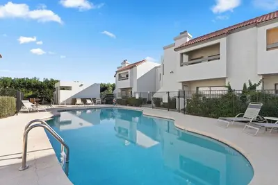 Image de Modern Scottsdale Condo with Private Patio, Community Pool and Hot Tub