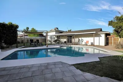 Image de Tempe Vibes Spacious 4br home with pool, ideal for 8 in Tempe.