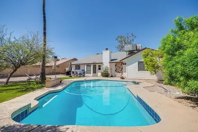 Image de A spacious 3br home + pool views in family-friendly neighborhood!