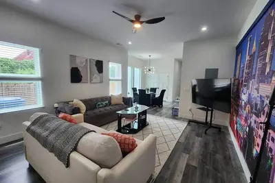 Image de Luxury 3br Apt • King Suite • Modern Feel