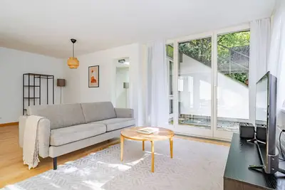 Image de Blueground | Hirslanden, balcony, nr Zürich Lake