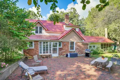 Image de Historic Lakefront Home w/ Dock on Green Lake!