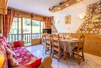 Image de 3 pièces 6 personnes exposé est