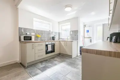 Image de Green Corner Stay – Stylish Getaway Near Shops, Gym & 10 minis to City Center