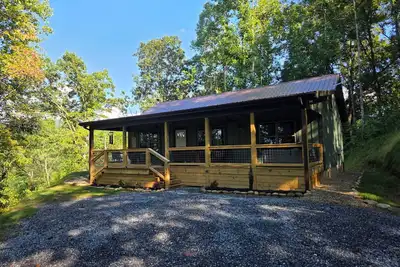 Image de New Build! Couples getaway! Casino & Wcu. Dogs Ok. HoT TuB w/ robes!