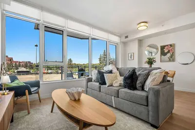 Image de Riverside Retreat • Gym • Free Banff Pass • Workspace • Wine • Ug Parking!