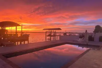 Image de Waterfront 3br/2ba Pool Home on Terra Ceia Bay with Dock & Stunning Sunsets