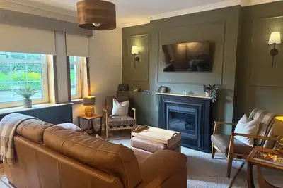 Image de Modern, Stylish Flat on Baker Street — Steps from Stirling Old Town & Station