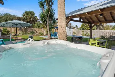 Image de Pool, Hot Tub, Tiki, Putting Green - Dog-Friendly Beach House in St. Augustine