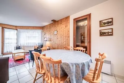 Image de À 300m des pistes de ski, 2ème étage, vue pistes de ski, balcon, parking, télévision, casier à ski