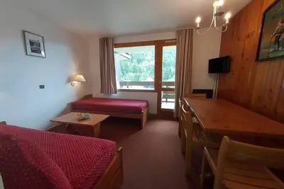 Image de À 50m des pistes de ski, 1er étage, vue pistes de ski, balcon, télévision, casier à ski, 37m²