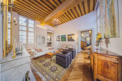 Image de Historical apartment 3br/3. 5ba  close to the river in the 7th