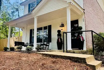 Image de Southern Comfort Near The Square – Perfect for Game Days & Getaways