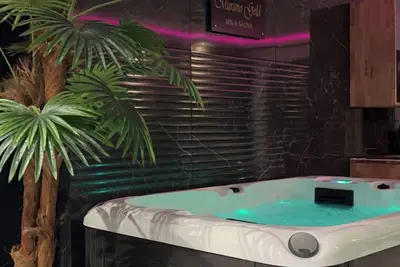Image de Gîte avec Spa & Sauna Privatif \" Murano Gold \"