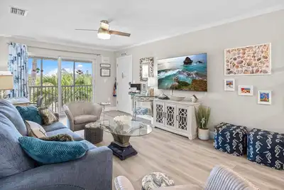 Image de SeaShells Unit 43 – Bright & Cheerful 2br/2ba with Easy Beach Access