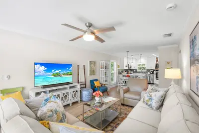 Image de Now Available –Seashells of Sanibel Unit 31 on West Gulf Drive with Beach Access