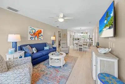 Image de SeaShells Unit 40 – Island Getaway with Pool, Pickleball & Beach Access