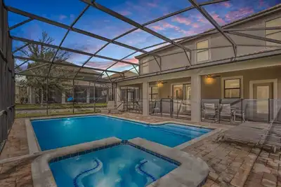 Image de Spacious 8-bedroom home in Davenport, perfect for large groups up to 16!