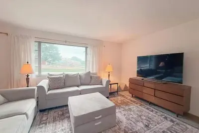 Image de Family Home Across from Park & Pool Access