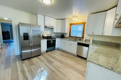 Image de 3-bedroom + double futon, 2 bath house in Laconia, 1 mile from Lake Winnisquam!