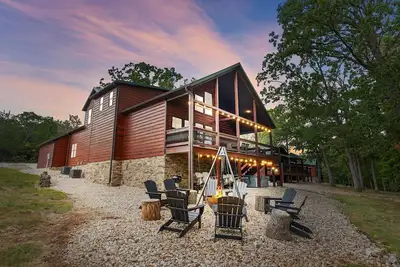 Image de Lakefront, FirePit, Boat Slip & Golf Cart Included