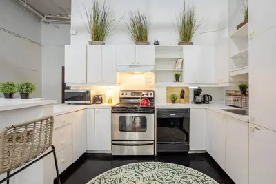 Image de Old Port Loft Gem | Stylish Old Montreal Stay