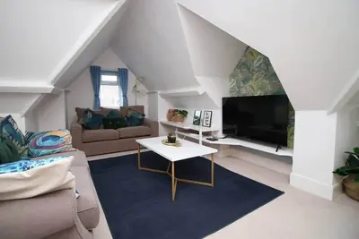 Image de Boho Flat, Sleeps 6, Near Beach!