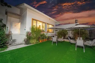 Image de Phuket Island yona sea bar, Royal Marina Beach, 4 bedrooms