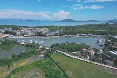 Image de Royal Phuket Marina Beachfront 4 Bedroom Pool Villa