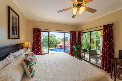 Image de Oceanview Steps to Sand