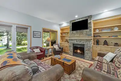 Image de Mountain Harbor Hideaway! Walking distance to Whitefish Lake