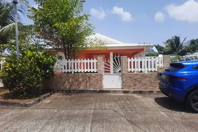 Image de Grande villa Le Balisier climatisée avec jardin proches plages du nord et du sud