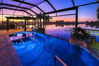 Image de Amazing lakefront villa w. All the amenities - sleeps 12!