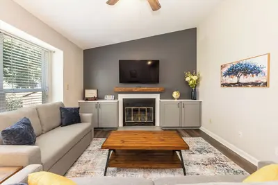 Image de Decked Out: mins to Lenovo Center, Carter-Finley Stadium, State Fair and more!