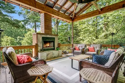 Image de Resilience Road Cabin: pet friendly, walk to downtown Saluda, near hiking!