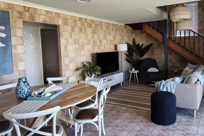 Image de Modern Coastal. Myalup Beach Meets the Hampton's & an American Style Bunk Room.