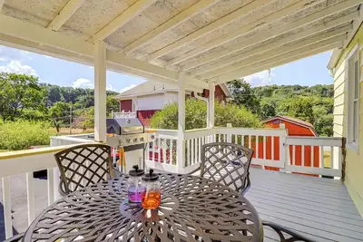 Image de 3 Mi to Dtwn & Flood Museum: 'Cozy Q Cottage'