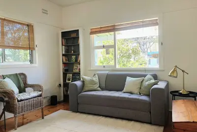 Image de Spacious 3br Cottage | Pet Friendly | King Bed | Fireplace | Fully Fenced Yard