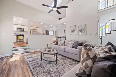 Image de Central 4bd home, hwy access, close 2 everything