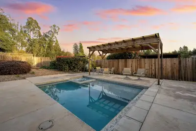 Image de Pool, Hot Tub & Game Room | Near Sebastopol & Russian River | Baker Lane Retreat
